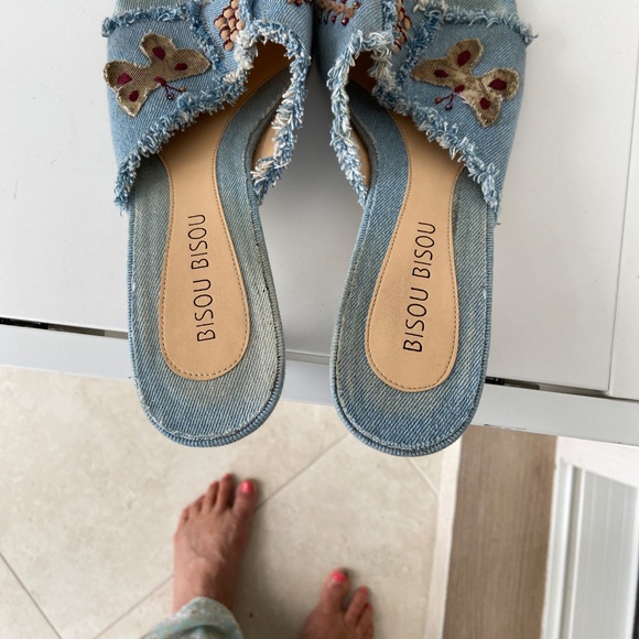 Frayed blue denim sandals - Picture 6 of 10